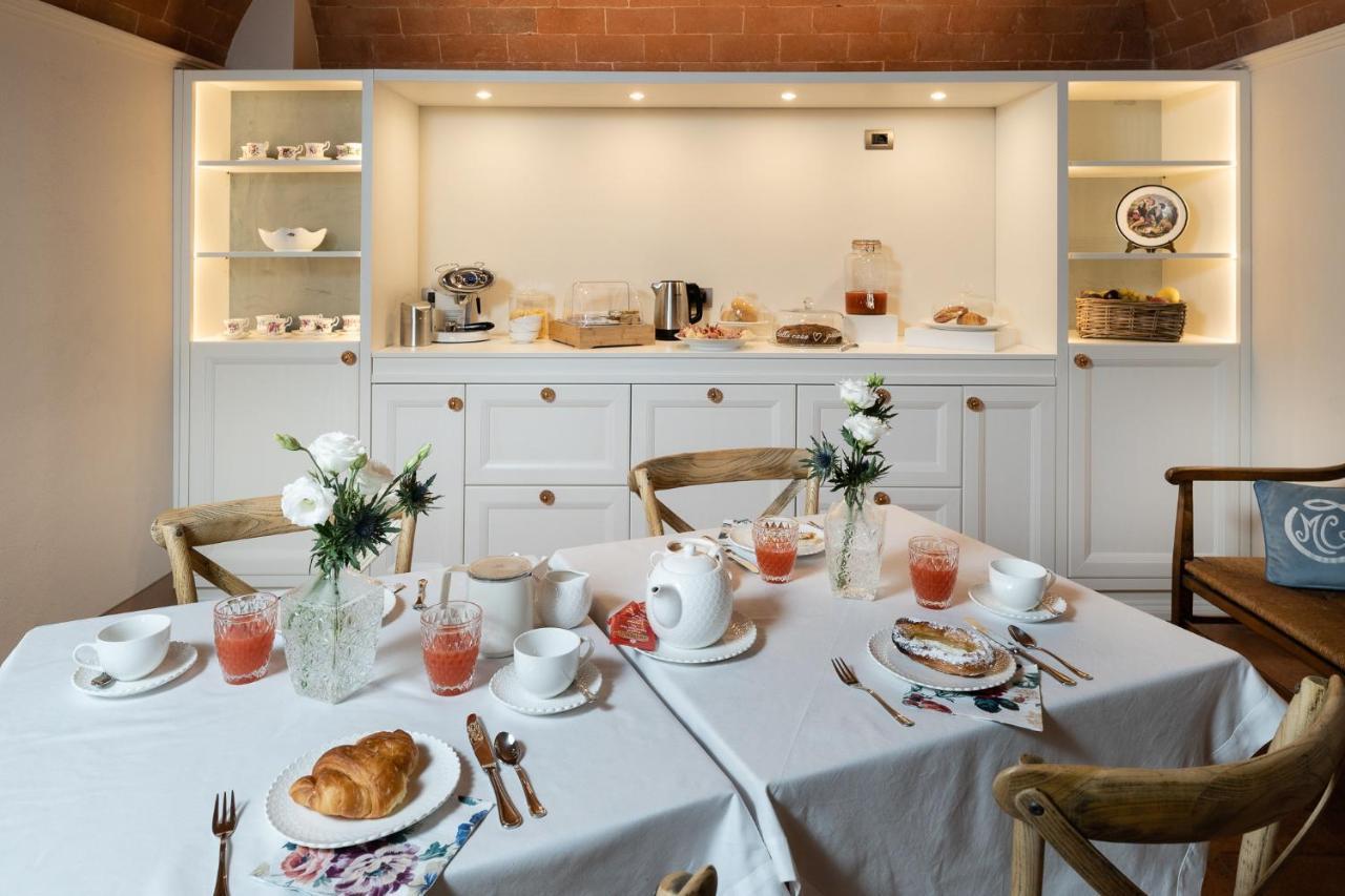 Relais Maria Cristina Bed & Breakfast Chianni Exterior photo